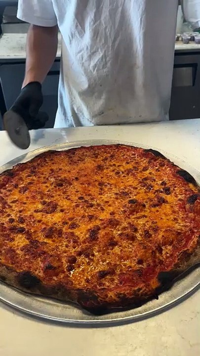 Crispy large cheese pizza 🥵