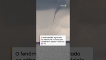 Tromba d´água se forma durante temporal e assusta moradores em Santa Catarina #shorts