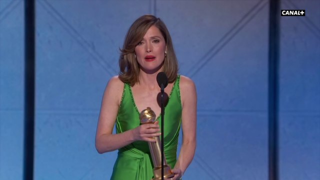 Rose Byrne reçoit le Golden Globe de la meilleure actrice de comédie pour If I Had Legs I'd Kick You