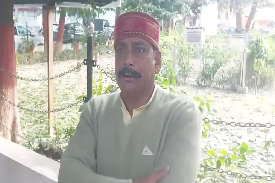 कलेक्ट्रेट प्रेस वार्ता में कुर्सी न मिलने से नाराज़ भाजपा विधायक योगेश वर्मा बीच कार्यक्रम से बाहर निकले