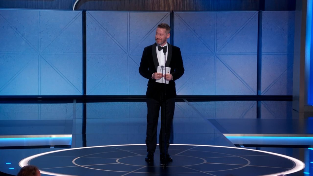 L'ironia di Macaulay Culkin sul palco dei Golden Globes: «Eccomi dopo 35 anni. Esisto anche fuori dal periodo natalizio»