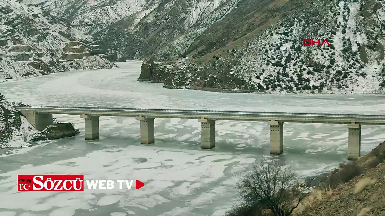 Türkiye'nin en hızlı akan nehri buz tuttu