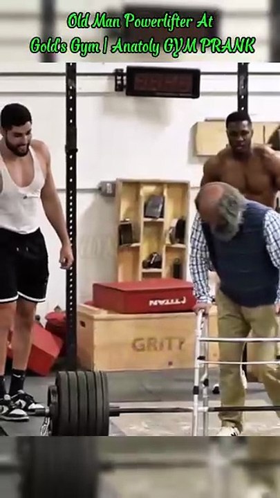 Old Man Powerlifter At Gold's Gym ｜ Anatoly GYM PRANK #funny #gym