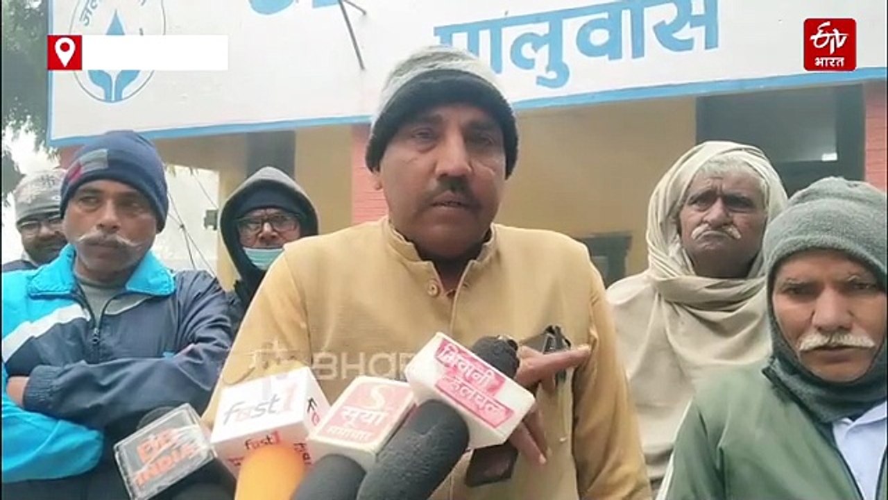 भिवानी में जल संकट के खिलाफ आक्रोश, पालुवास में 9 दिनों से पेयजल आपूर्ति ठप, ग्रामीणों ने जलघर का किया घेराव