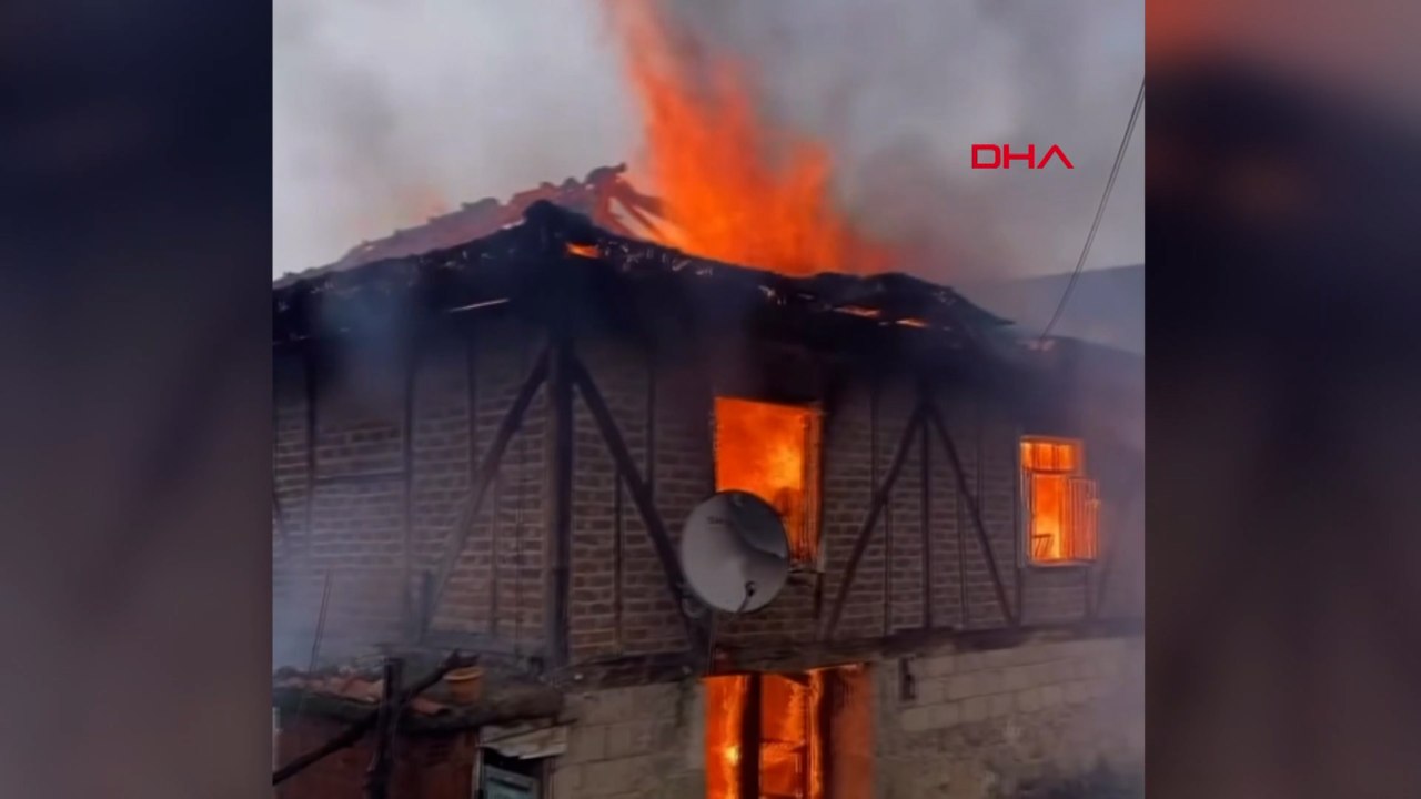 Bartın'da 2 katlı ahşap ve samanlık yandı