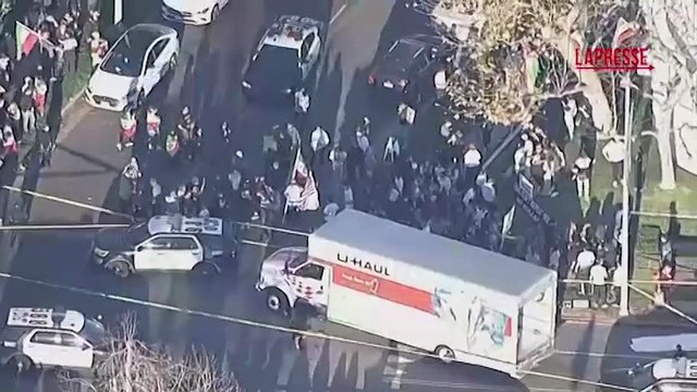 Los Angeles, camion sulla folla a manifestazione pro Iran. Le immagini dall'elicottero