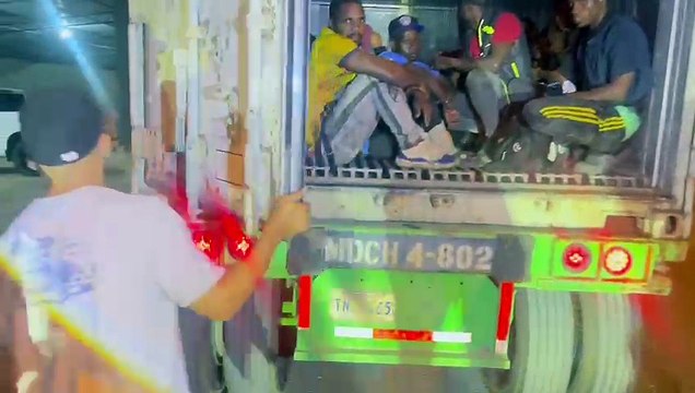Ejército detiene camionero que ocultaba 52 haitianos indocumentados en furgón en Mao