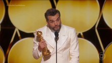 Momento em que Wagner Moura vence o Globo de Ouro de melhor Ator em Filme de Drama + discurso traduzido | TV Globo
