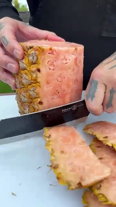 Smoked Pink Pineapple Upside Down Cake #cake #pineapple #dessert