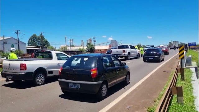 Três veículos se envolvem em colisão na BR-277, perto do Trevo Guarujá