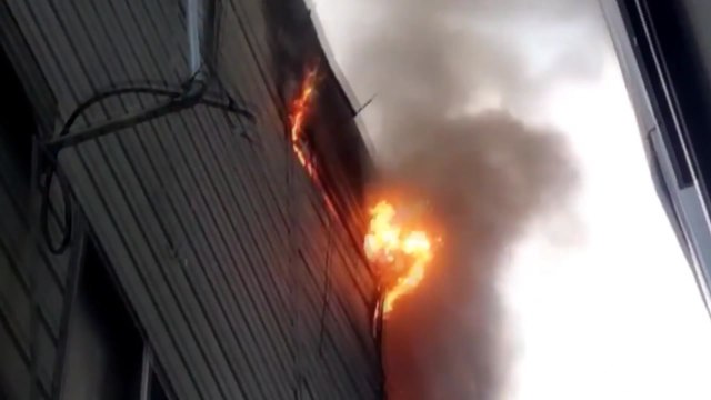 서울 성수동 인쇄공장 불...1명 경상·10여 명 대피 / YTN