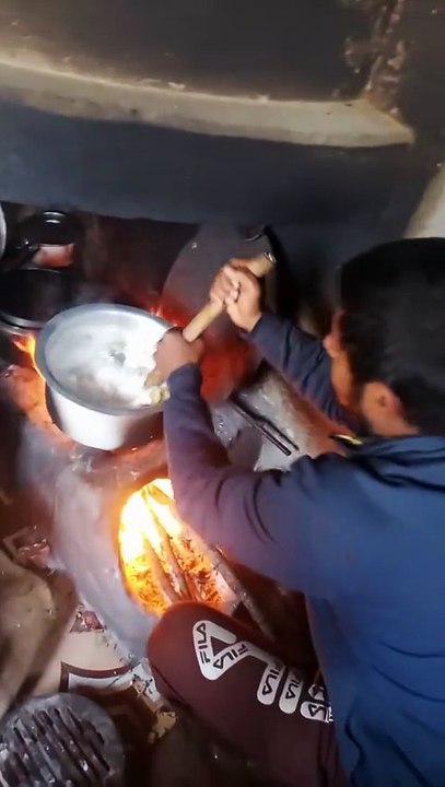Khenda banaya hai pakakar aaj