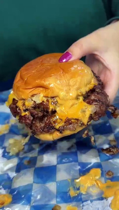 The SMASH BURGERS at Flippin Buns in Hicksville, NY on Long Island are 🔥! Cheap too! #DEVOURPOWER