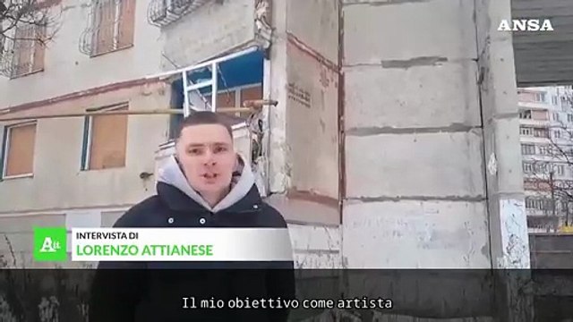 La distruzione dei bombardamenti russi nei quadri di un artista ucraino