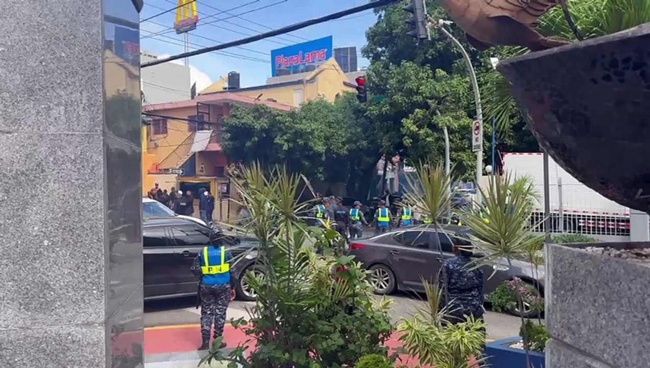 Policías pensionados que protesta por pagos atrasados fueron dispersos con bombas lacrimógenas