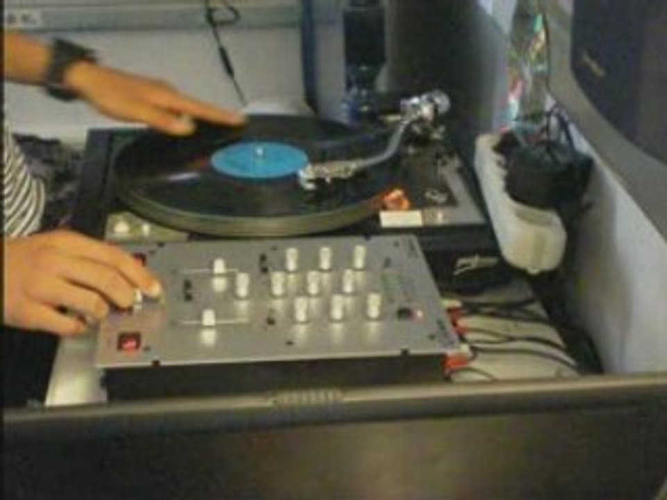 Scratch routine on a Gangstarr Instru by Dj Slimthighs