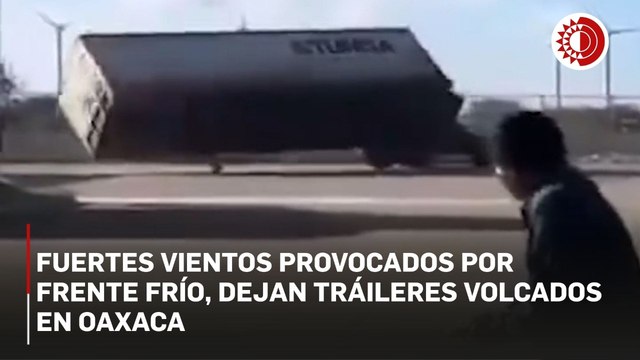 Fuertes vientos provocados por frente frío, dejan tráileres volcados en Oaxaca