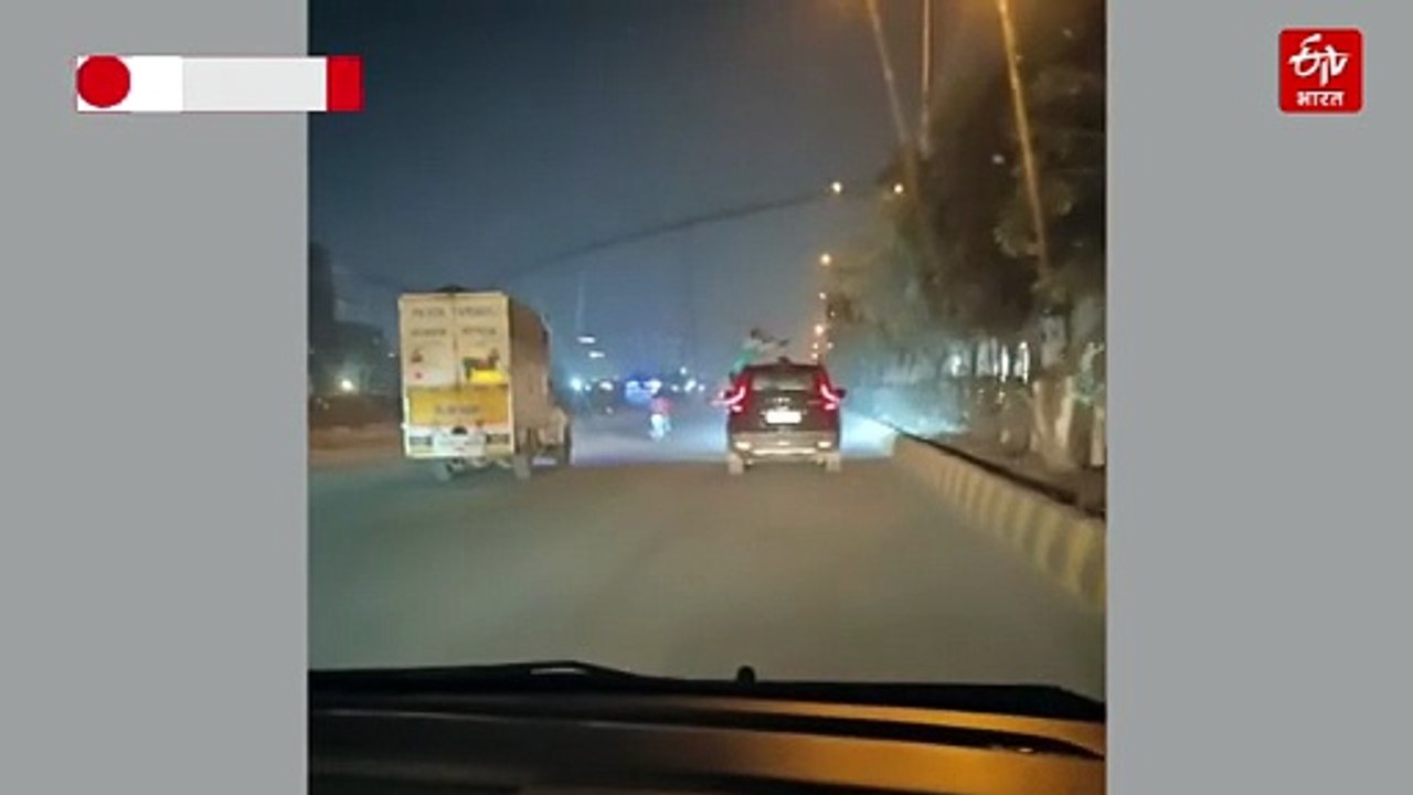 गुरुग्राम में युवकों का हुड़दंग, द्वारका एक्सप्रेसवे पर चलती कार से किया स्टंट, वीडियो वायरल