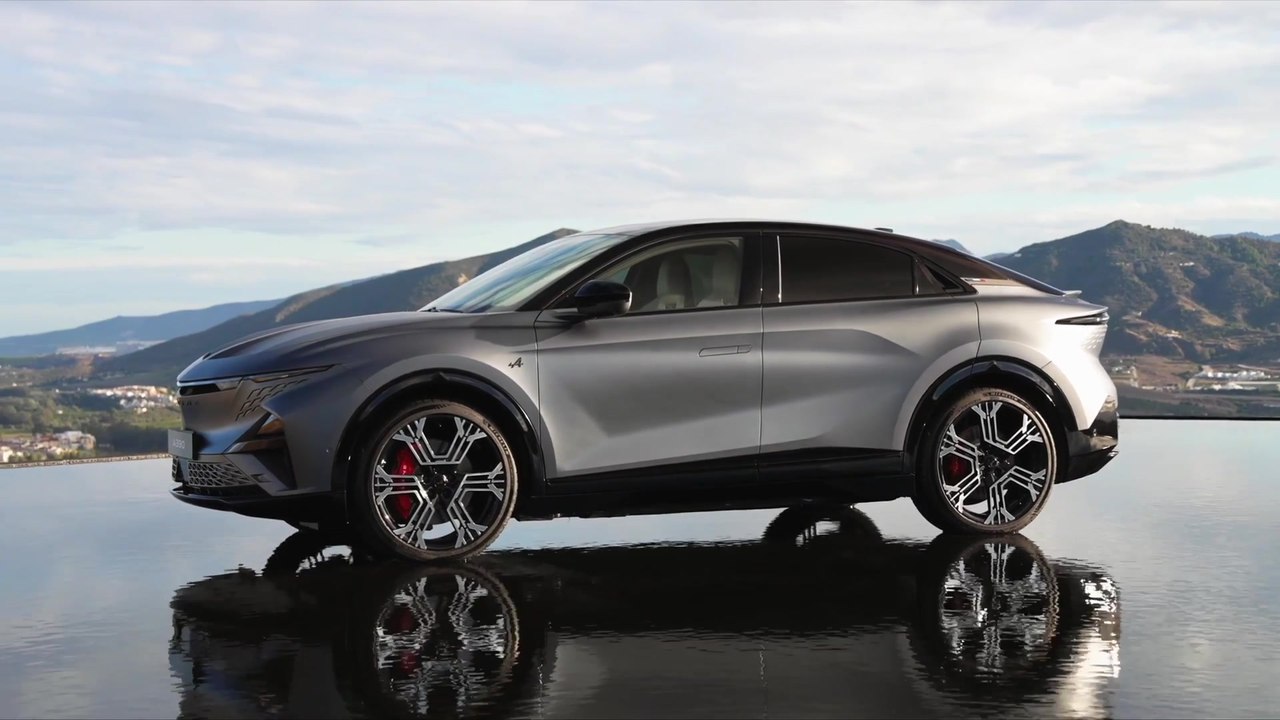 Die neue Alpine A390 - Alpine Know-how auf Basis der AmpR Medium Plattform