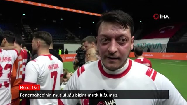 Mesut Özil'den Fenerbahçe sözleri: Umarım sezon sonunda da şampiyonluğu kutlarlar