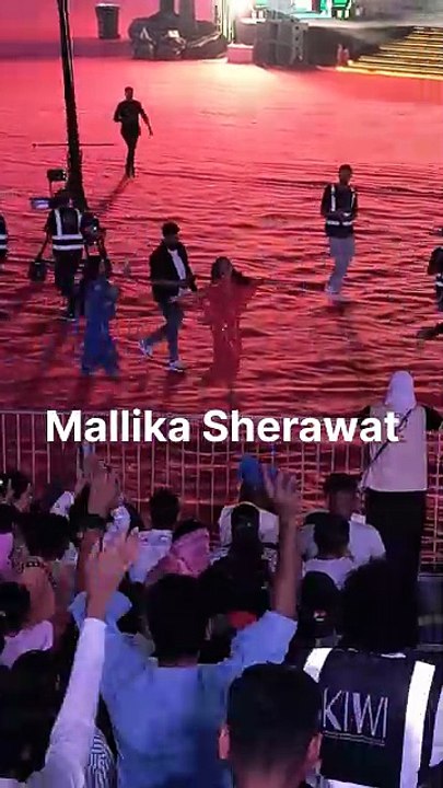When Malaika Sherawat & Roman Khan Appeared in Dubai… People Went Wild! #genzflow
