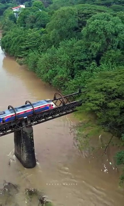 VID-train in valley
