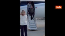 Trentini e Burlò rientrati in Italia. L'abbraccio con le famiglie