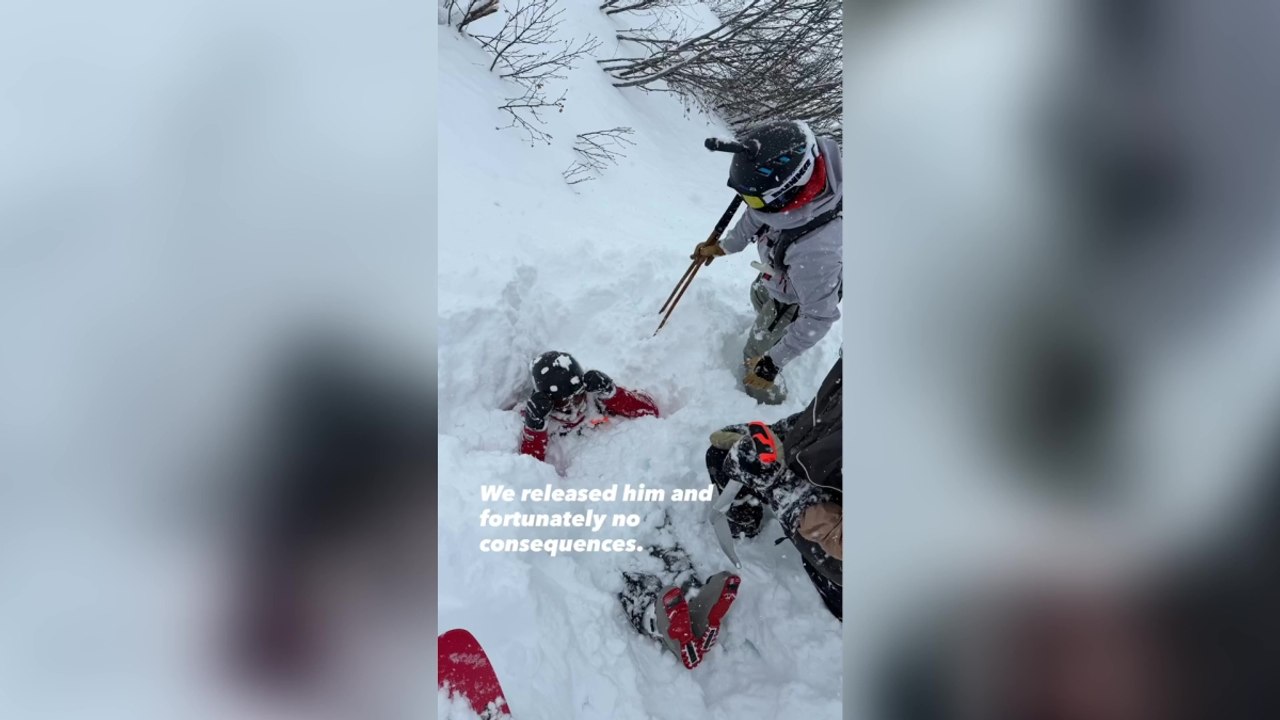Valanga in Svizzera, italiano salva sciatore sepolto: «Ho visto un braccio che sporgeva dalla neve...»