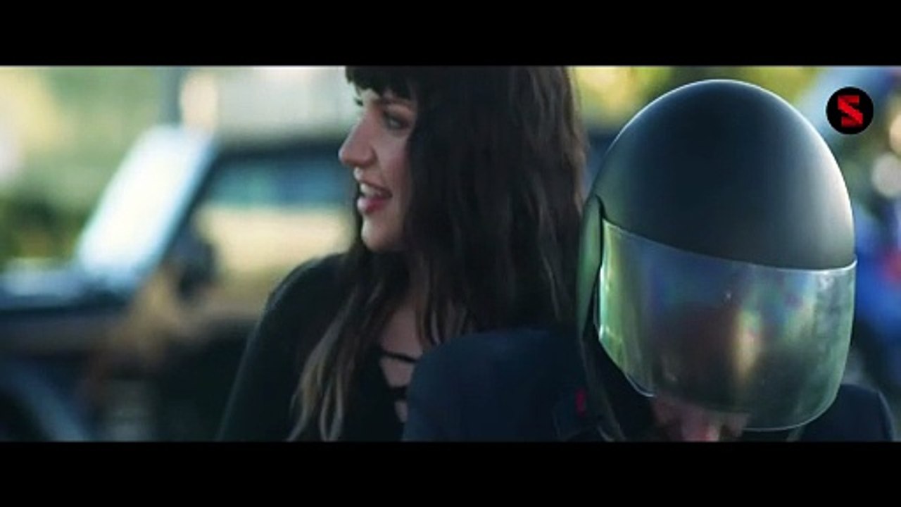 A Former Convict Is Hired to Guard a Rich Man's Daughter, Then She Falls in Love