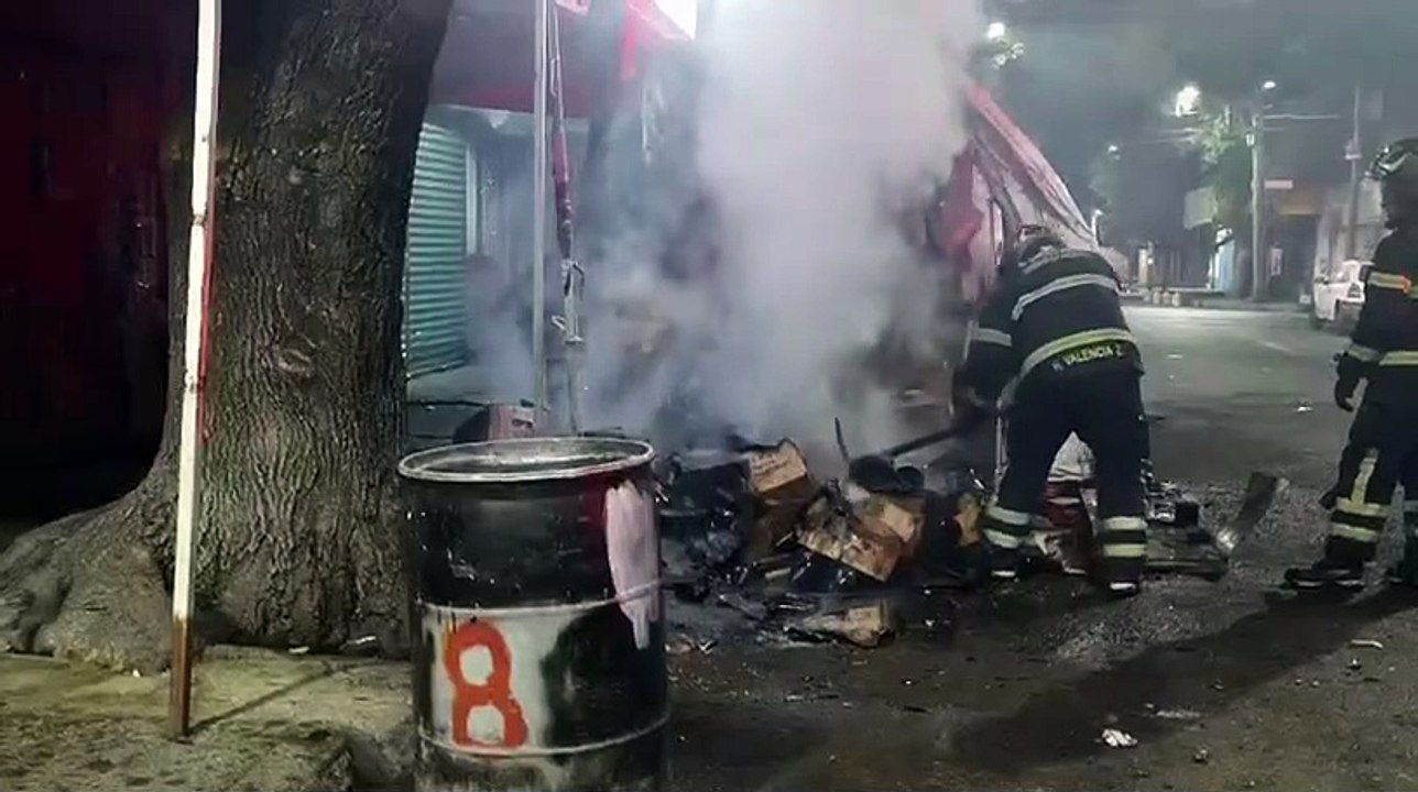 Incendio de cajas de cartón desata alarma en el Centro Histórico 1