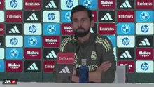 Arbeloa saludó a los periodistas en rueda de prensa