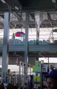 Mujer desarma a vigilante dentro de tienda en Verón y deja dos personas heridas de bala