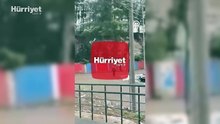 Karabük'te okula giderken kar yağışı altında saygı duruşunda bulunan öğrenci kameraya yansıdı