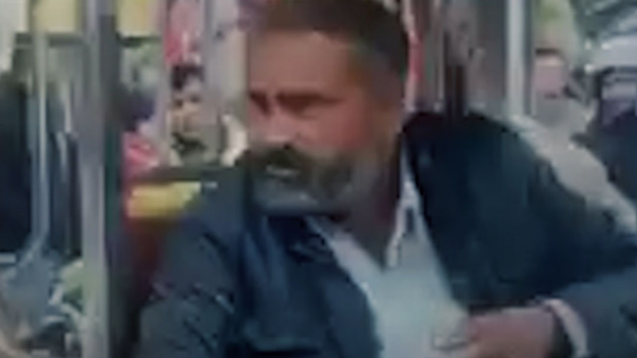 जेब में सांप लेकर अस्पताल पहुंचा शख्स