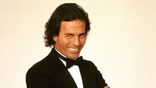 Dos mujeres denuncian a Julio Iglesias por agresión sexual y trata