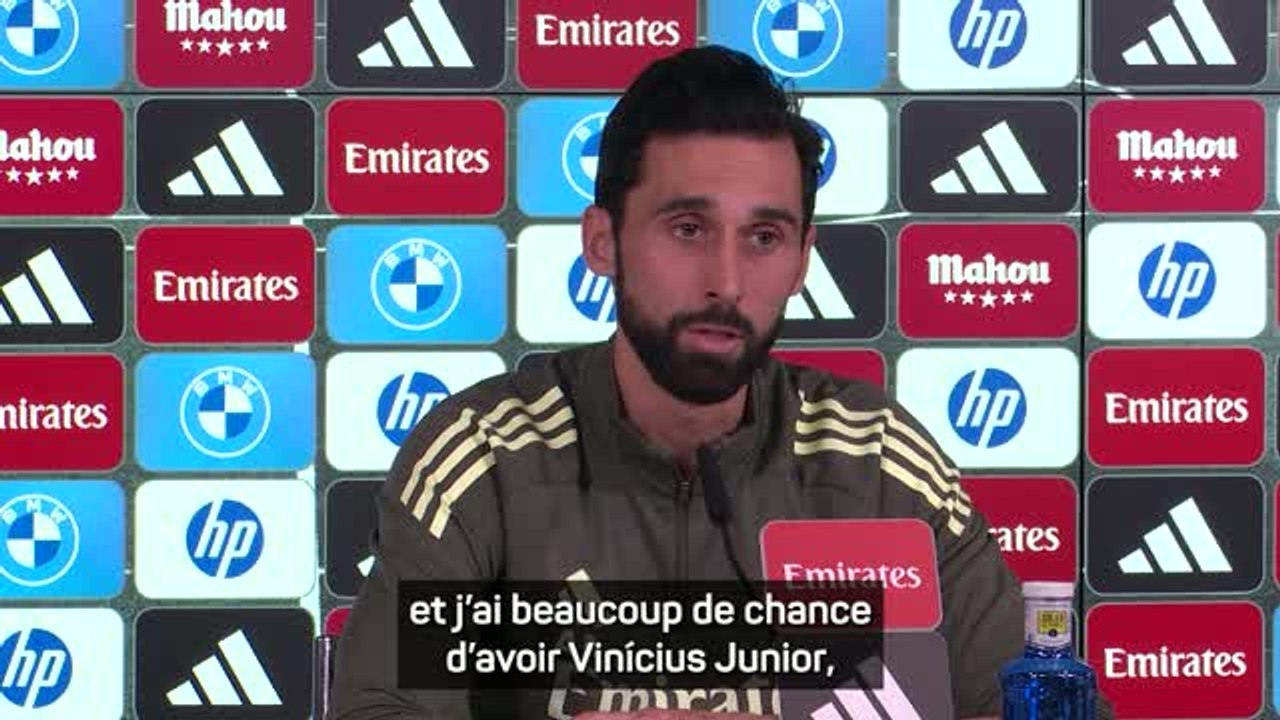 Real Madrid - Arbeloa veut un Vinicius "qui sourit, qui s'amuse, qui danse"