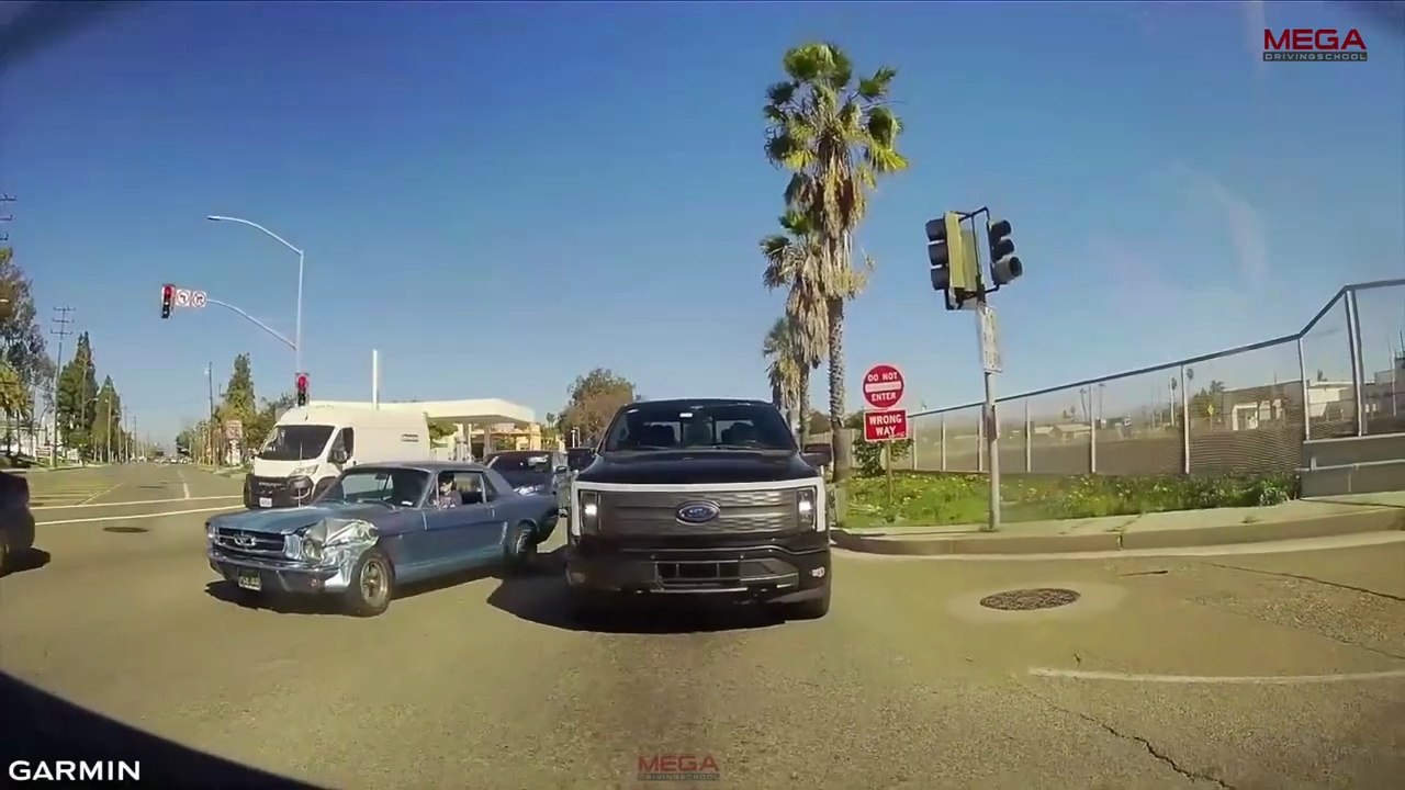 Dash Cam Owners USA & Canada Crash Compilation - Jan 12, 2026