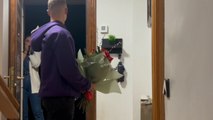 Boy surprises girlfriend with a kitten and her reaction is absolutely adorable