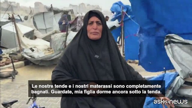 Gaza, una violenta tempesta devasta le tende degli sfollati sulla costa