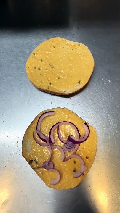 Hamburger Steak 180g & Frites Sauce Gruyère. #BR3 #food #foodlover #burguer #hamburger