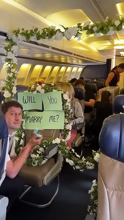 The pilot proposed to the flight attendant! Love knows no limits! ✈️❤️