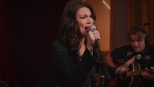 Mae Estes - Mountain Of A Man (Acoustic Sessions)