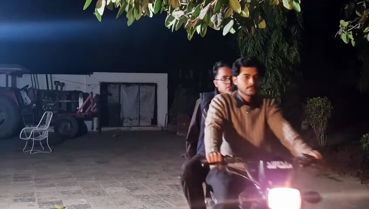 bhai thand to nahi lag rahi | thand lag rahi ha | thand ma kia hal ho gya | thand ma ya kia ho gya ha.#thand#funnyvideos#viral#viralvideos#dailymotion#trendingno1#viralvideoshort#fyp#funny#funnycomedey#dailyfun#winter2026#mostveiws