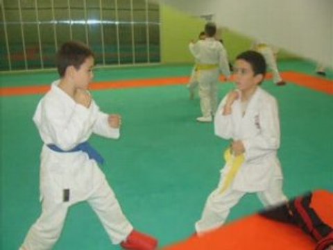 site-internet-auvergne.fr Karaté contact Miramas enfants