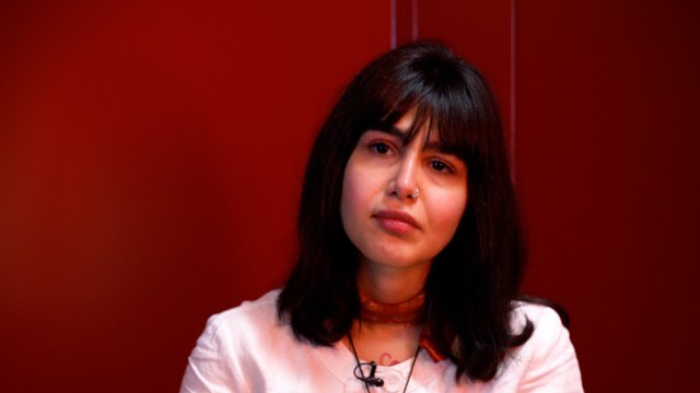 La détresse d'une exilée sans nouvelles de ses proches après la coupure d'internet en Iran