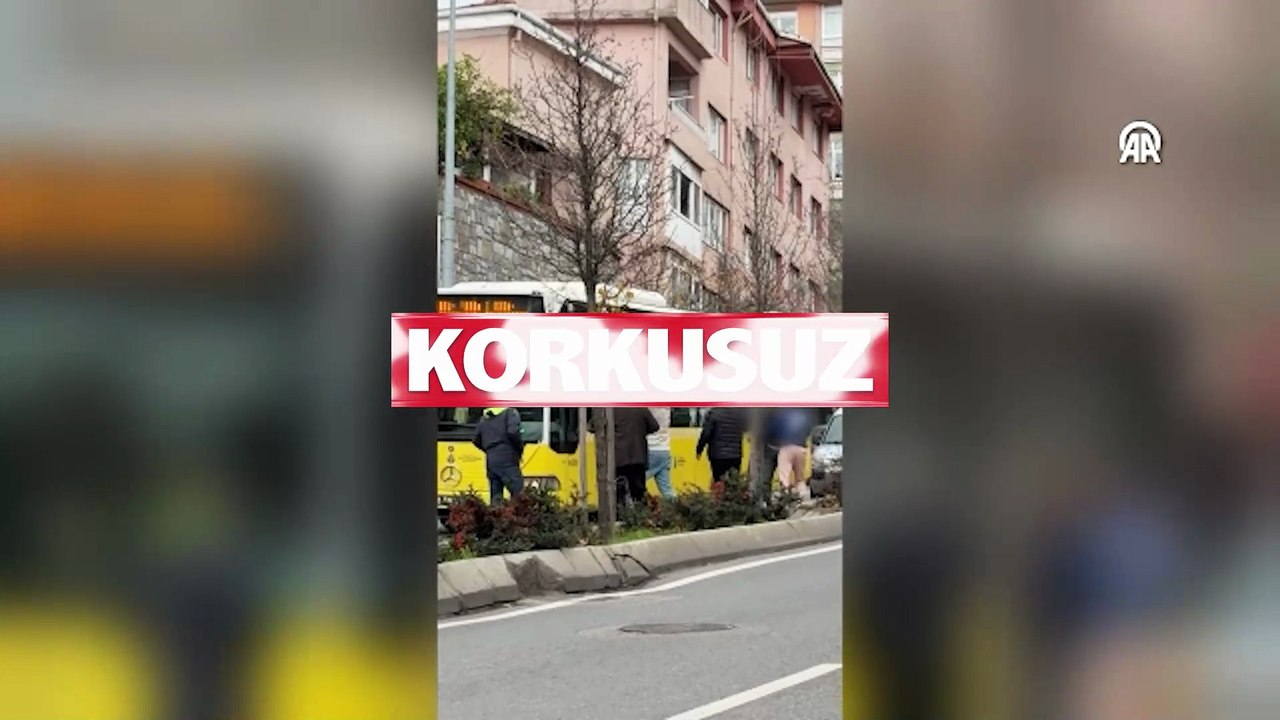 Üsküdar'da İETT şoförü, otobüsün camından çıkarak trafikte kavga etti