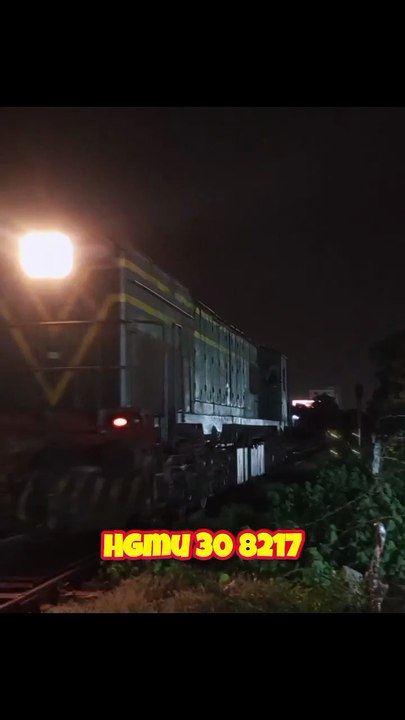 Hgmu 30 8217 meet hgmu 30 8215 with sukkur express train 🚂
