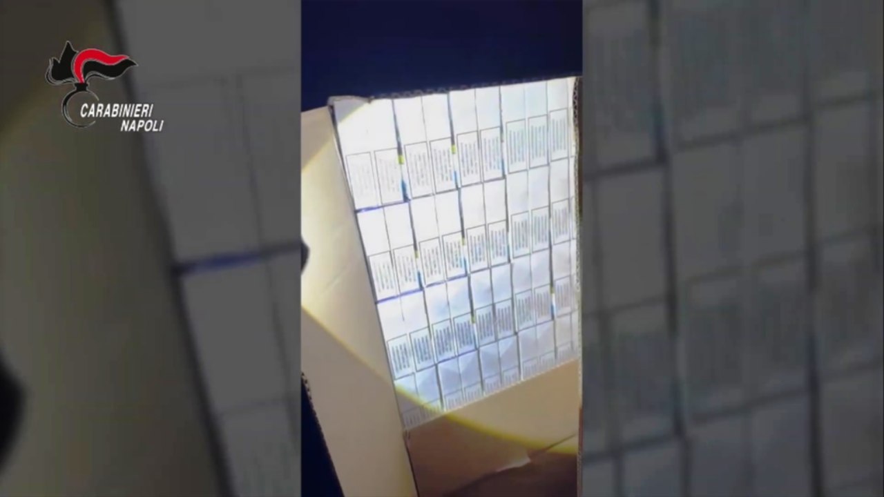 Casoria (NA) - Scoperto deposito di sigarette di contrabbando: sequestro da oltre due tonnellate (14.01.26)