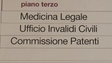 Massa Carrara, invalidità civili pilotate in cambio di denaro: 5 arresti, coinvolti medici e un consigliere comunale (14.01.26)