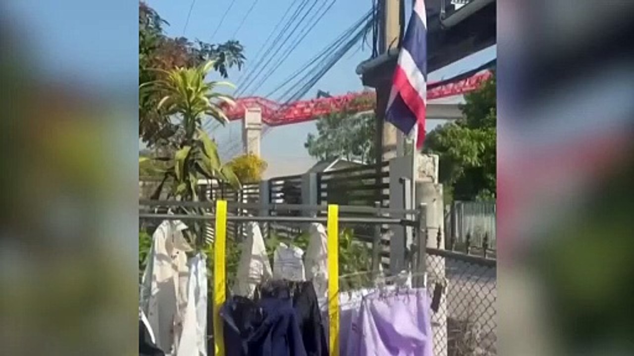 In Thailandia, gru crolla su un treno: almeno 30 morti, decine di feriti